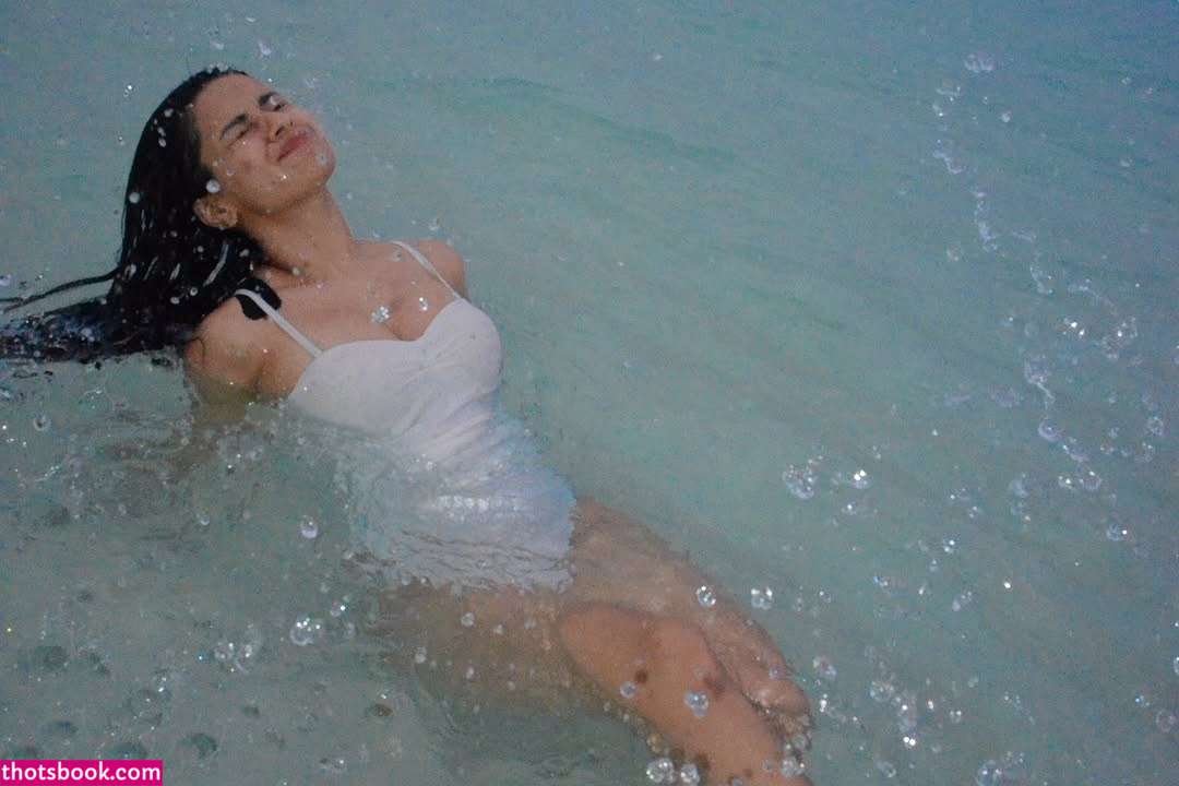 Avneet Kaur Photo #33