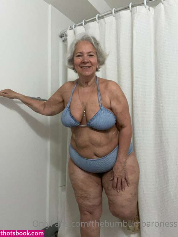 Thebumbumbaroness Photo #1