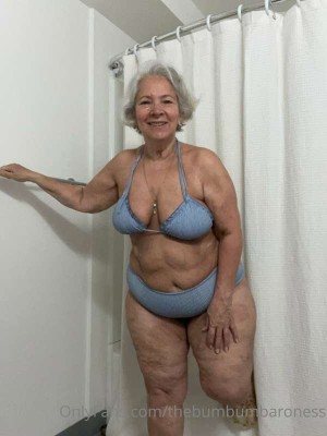 Thebumbumbaroness Photo #1