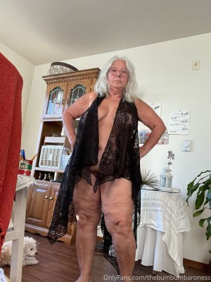 Thebumbumbaroness Photo #13