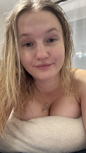 Emilyhewell Photo #13