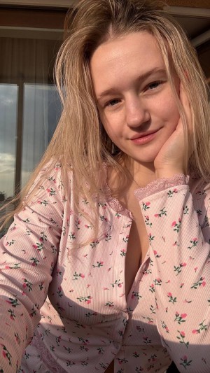 Emilyhewell Photo #37