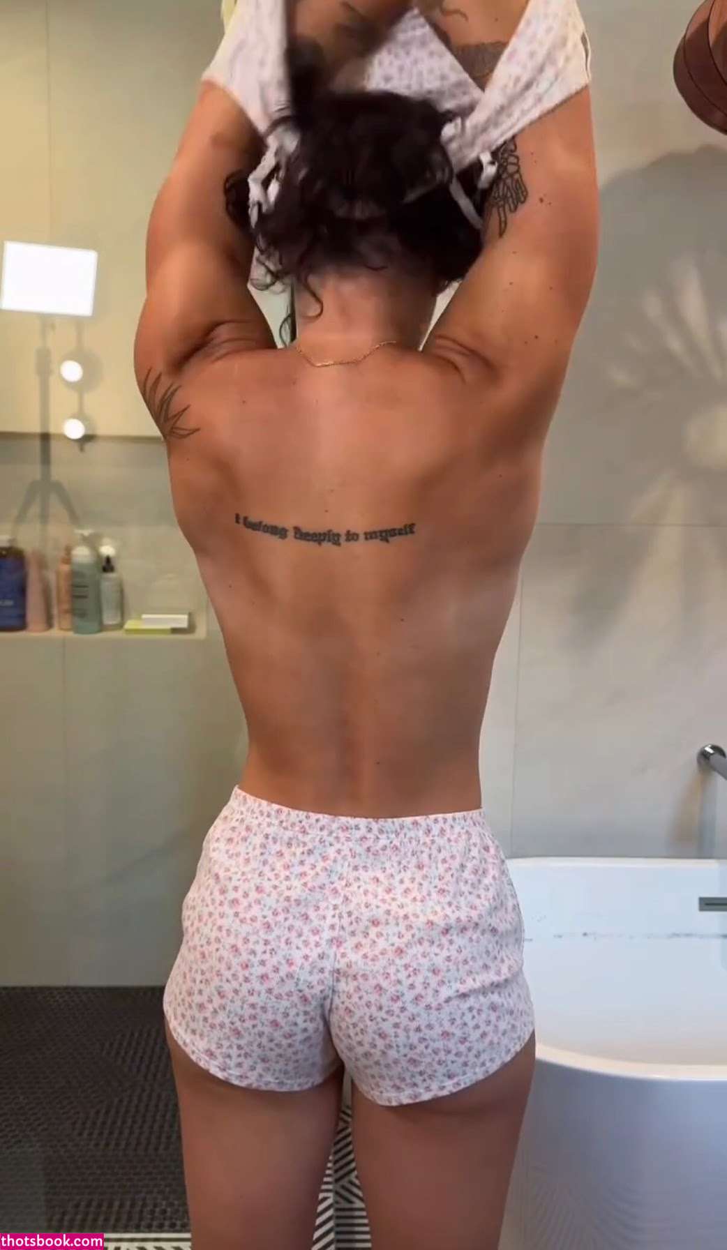 Kelly Matthews Photo #12