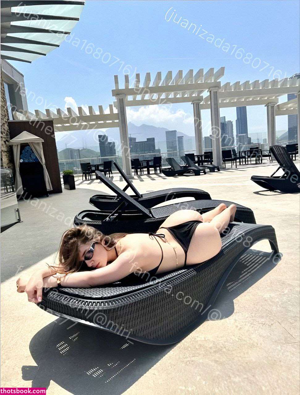 Miri Martinez Photo #11