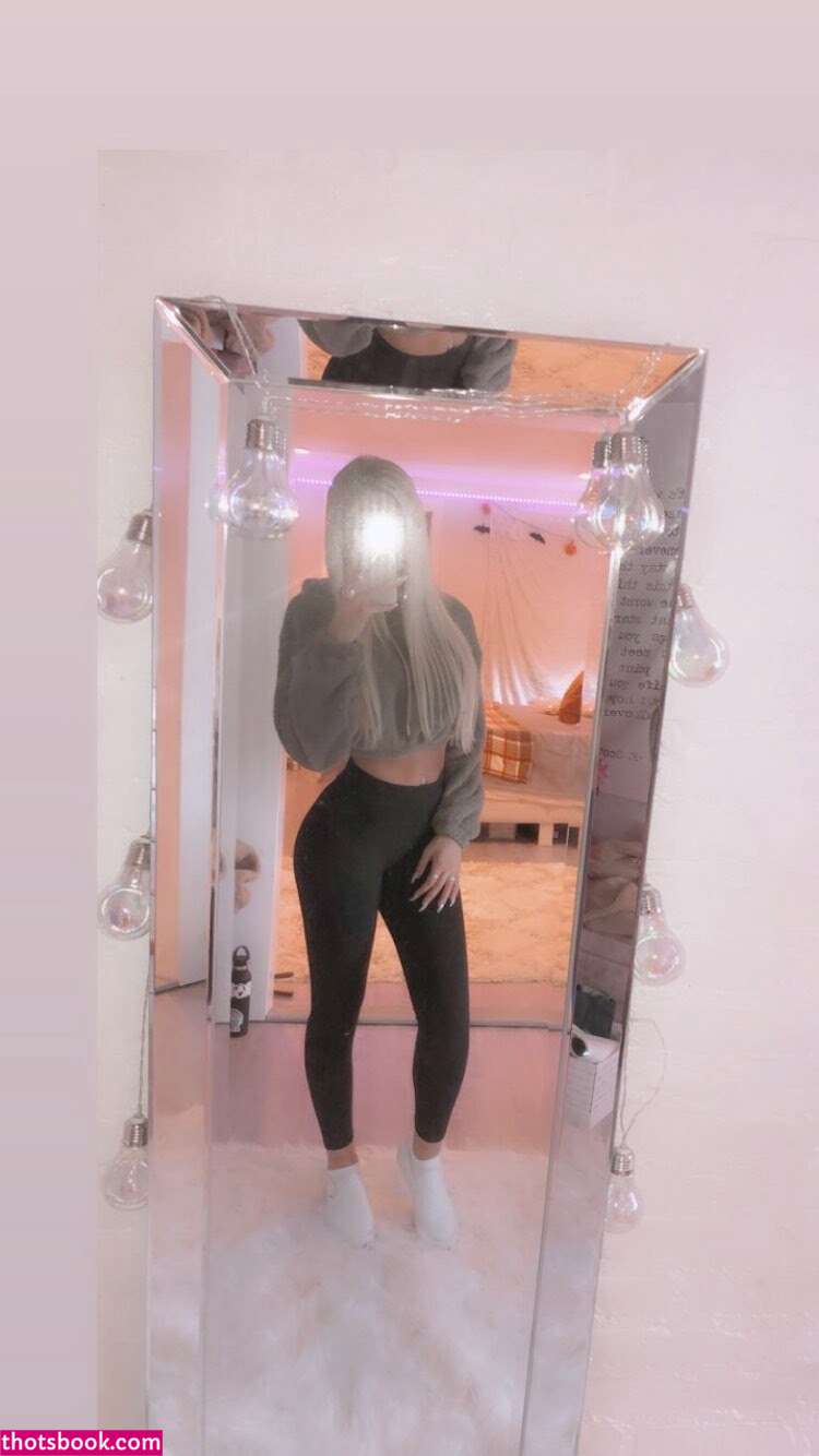 nikkidalessandro22 Photo #5