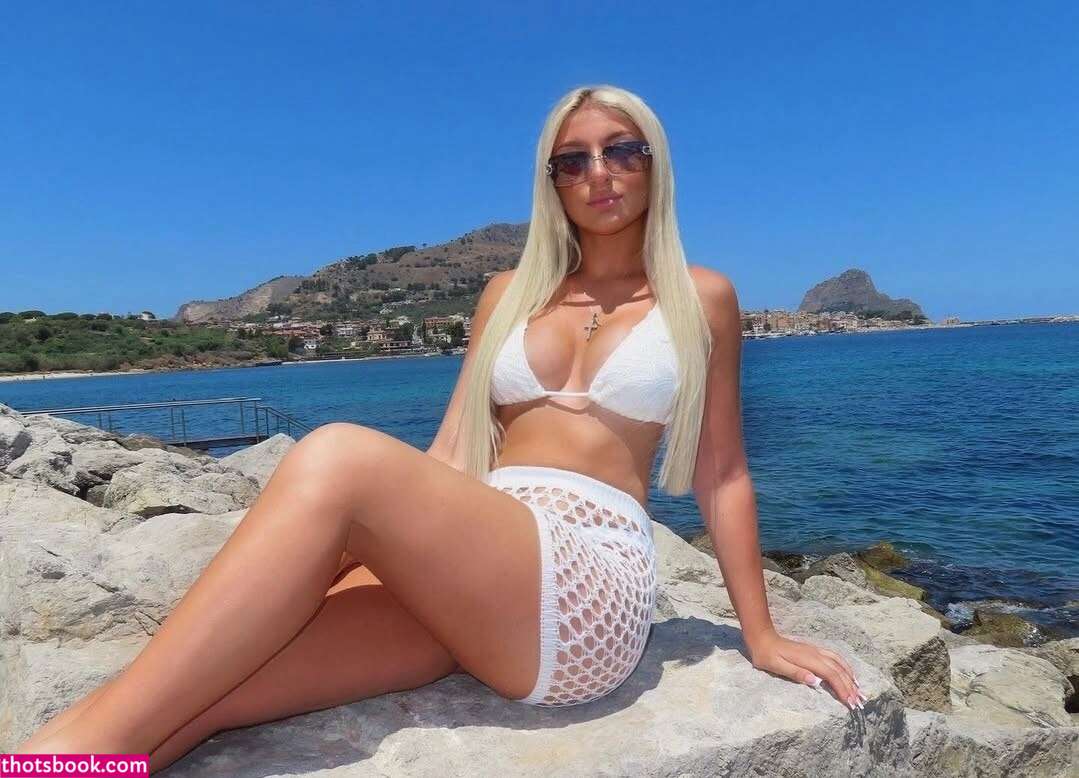 nikkidalessandro22 Photo #12