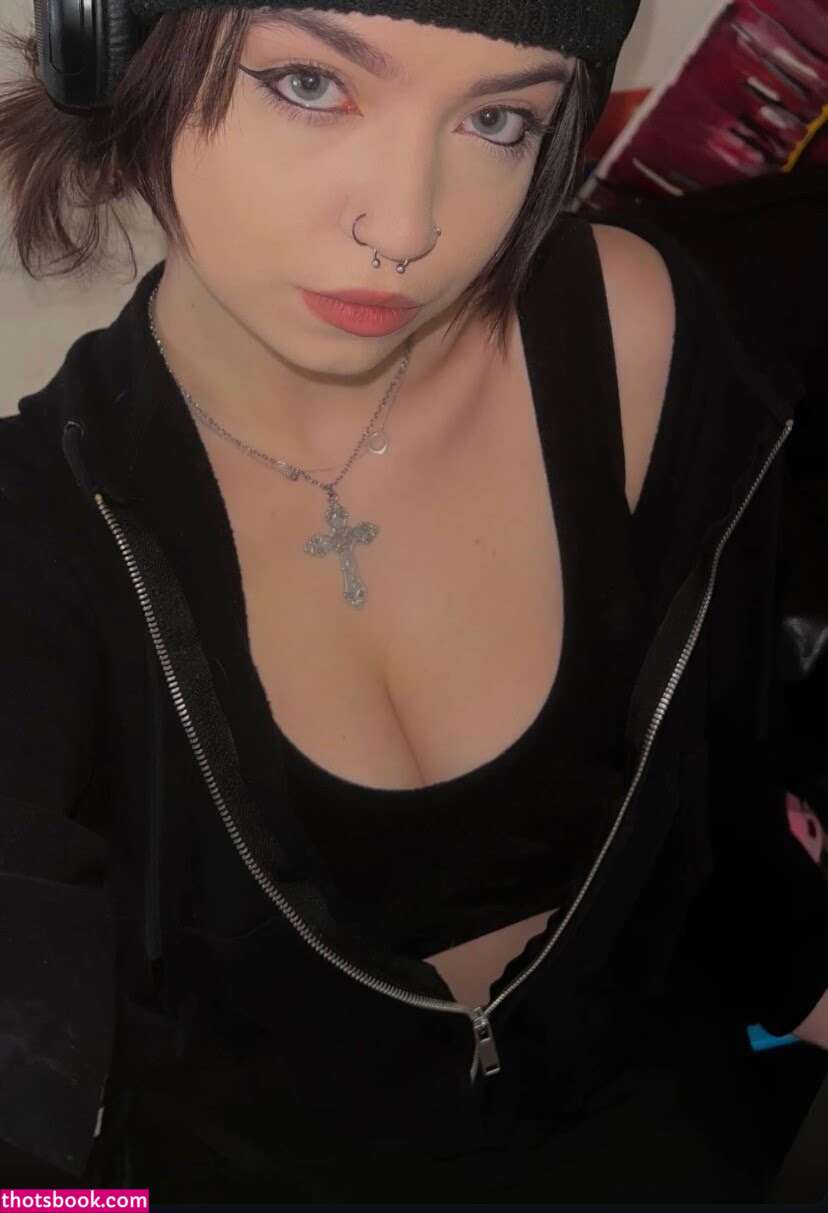 Olivia Kirsch Photo #14