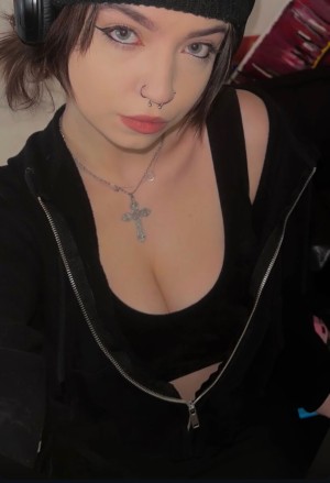 Olivia Kirsch Photo #14