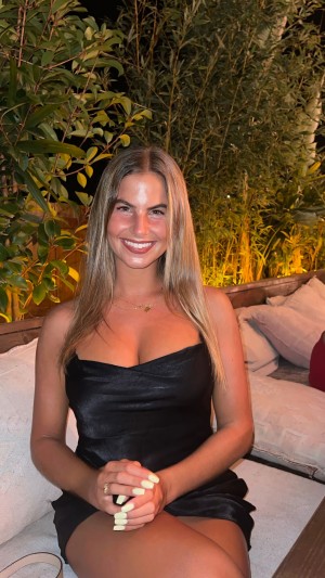 Debora Goncalves Photo #8