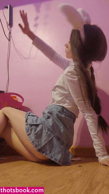 Ariel Harris Photo #8