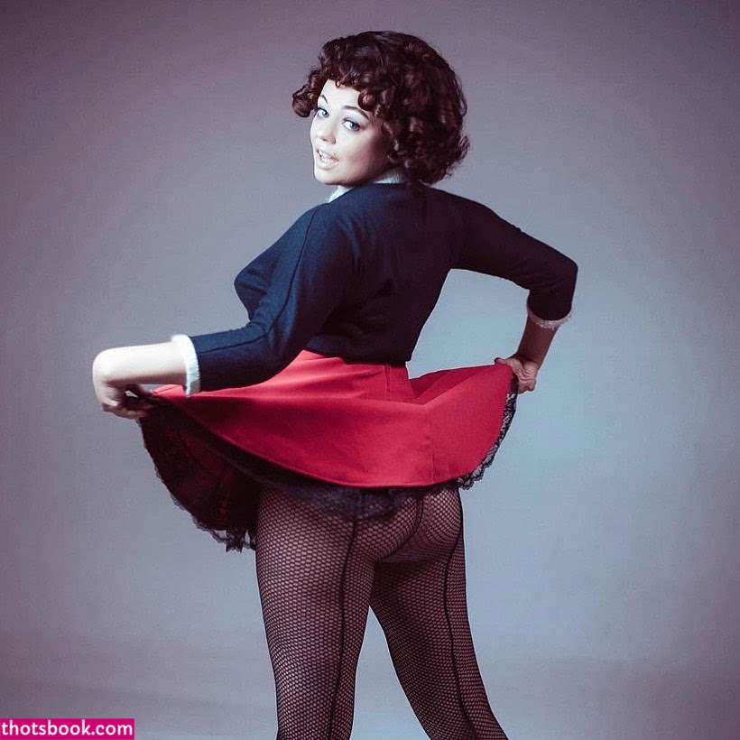 Mika Romantic Photo #13