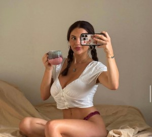 Charlotte Peckk Photo #31