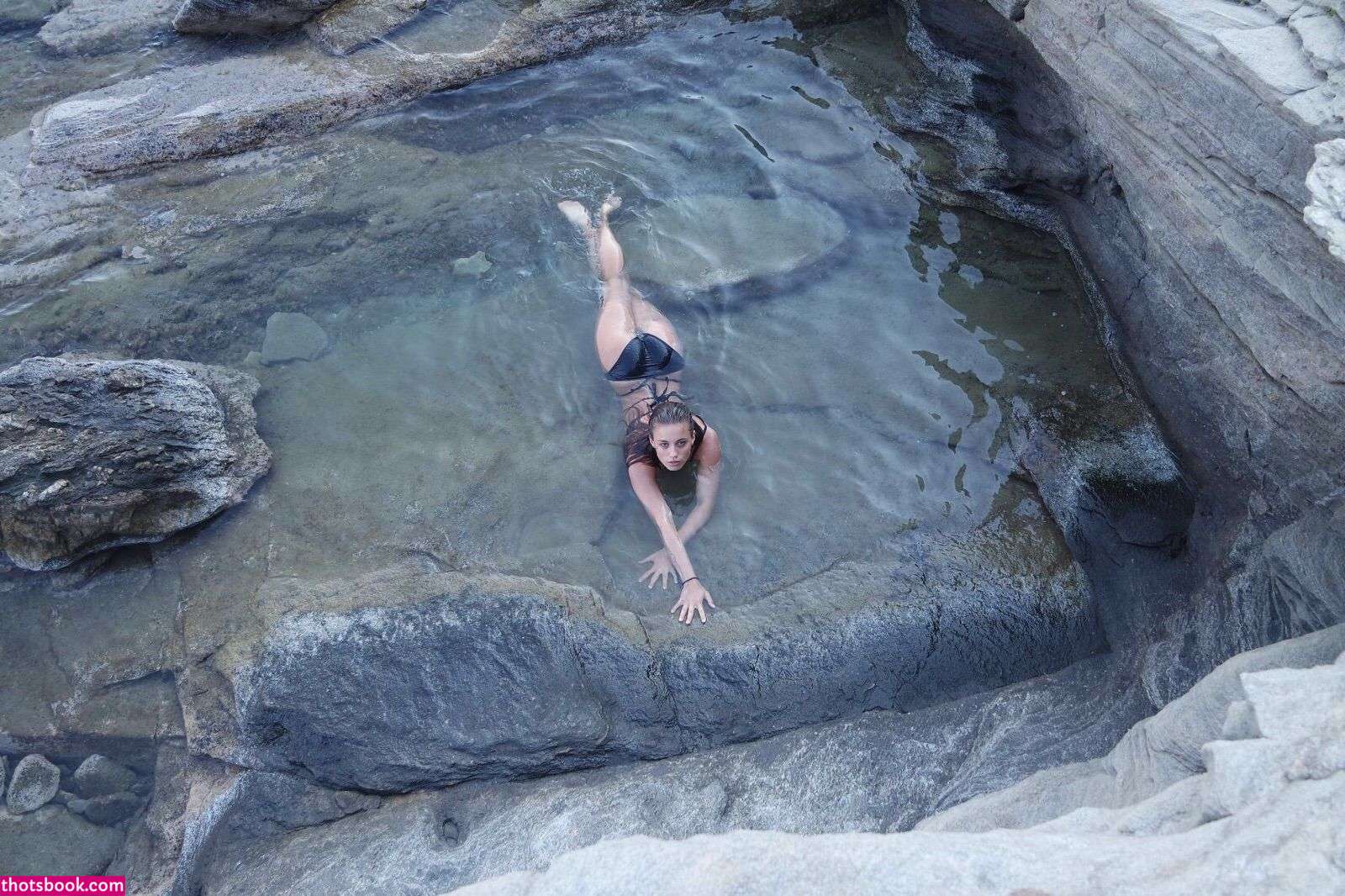 Laura Kokinova Photo #15