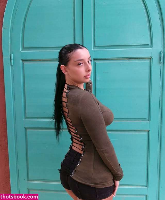 Lara Braile Photo #10