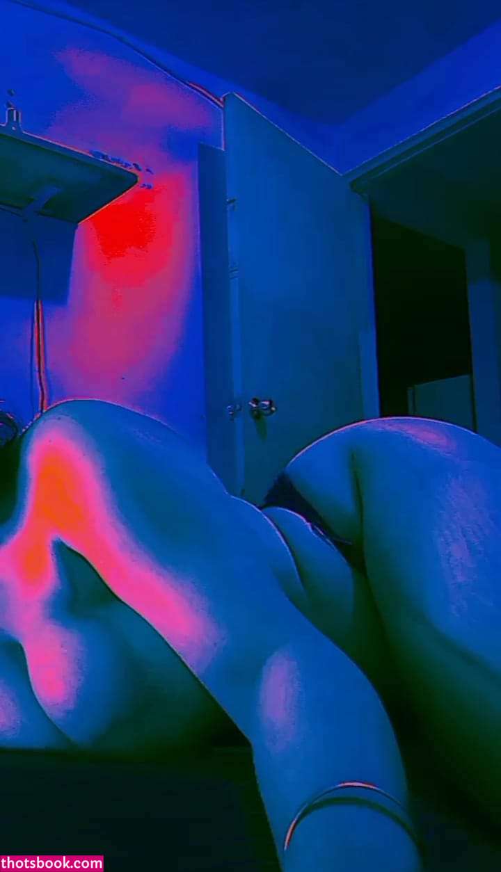 Elizabeth Nazariego Photo #2