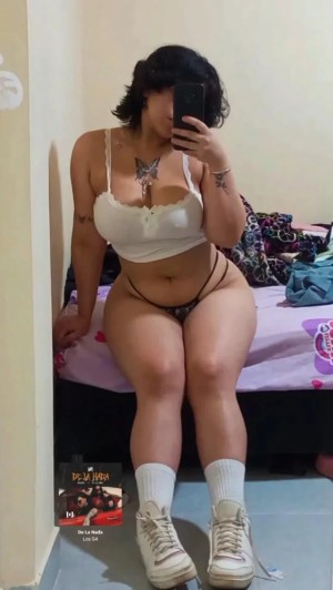 Elizabeth Nazariego Photo #51