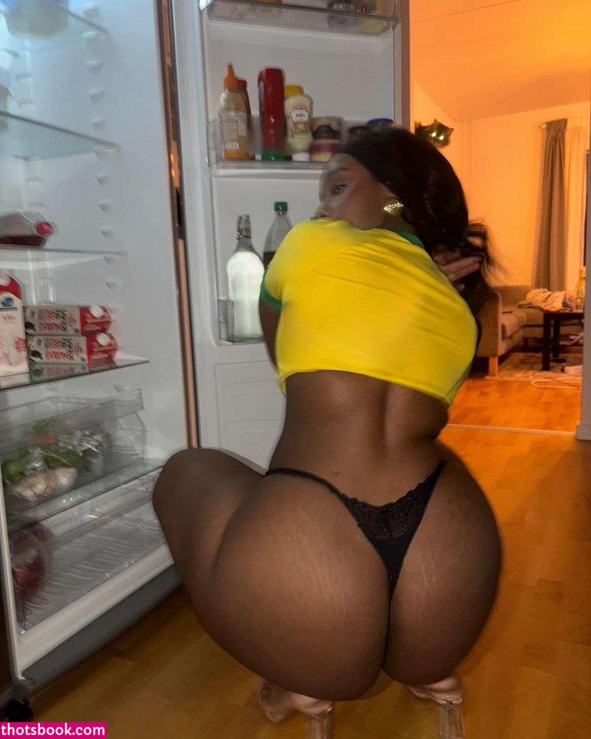 Hourglassebony23 Photo #1