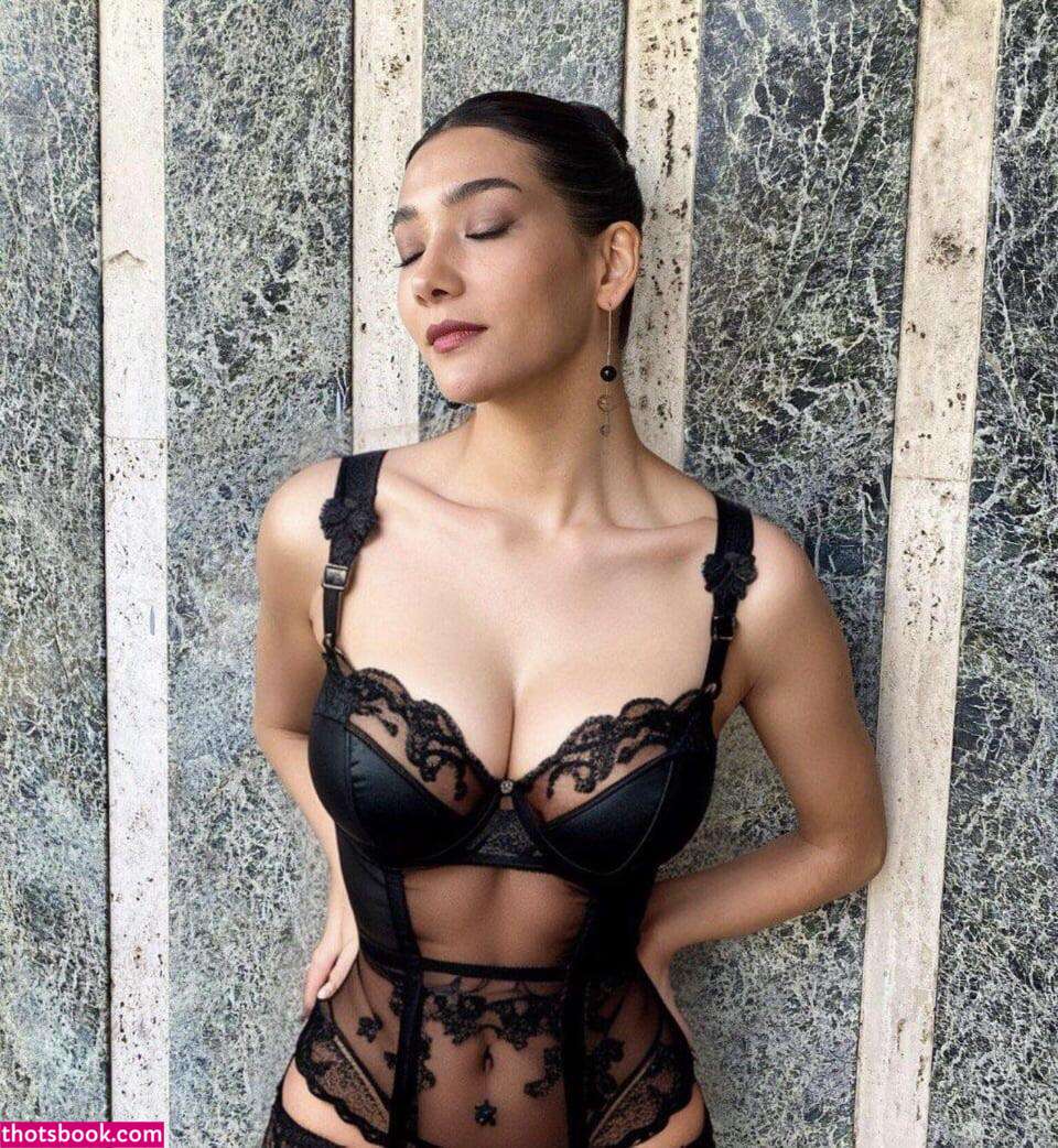 Aybuke Pusat Photo #9