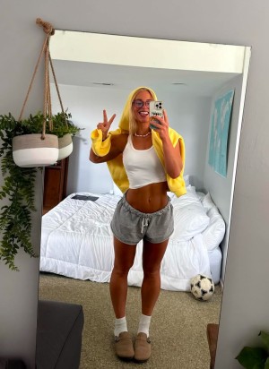 Beth Grotelueschen Photo #14