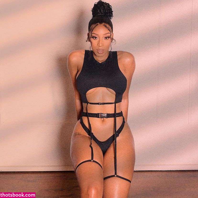 Nikki Lavie Photo #15