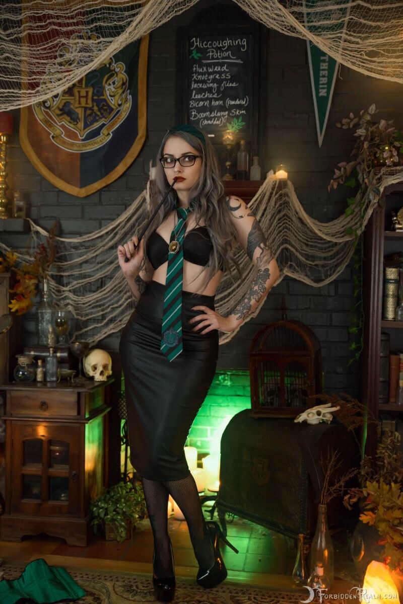 Genevieve Photo #143