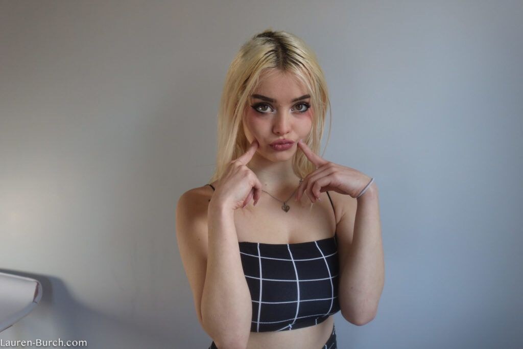 Lauren Burch Photo #17