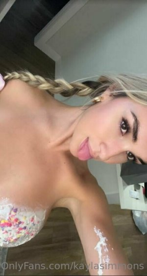 Kayla Simmons Photo #23