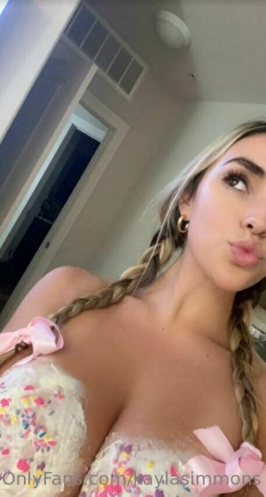 Kayla Simmons Photo #24