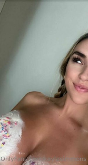 Kayla Simmons Photo #28