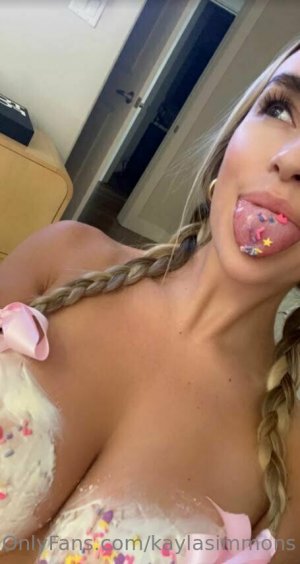 Kayla Simmons Photo #31