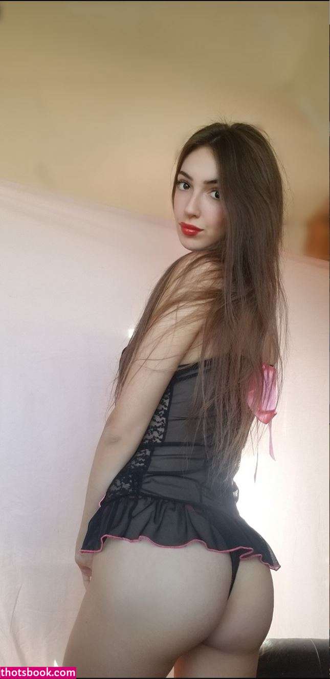 Coral Larsen Photo #141