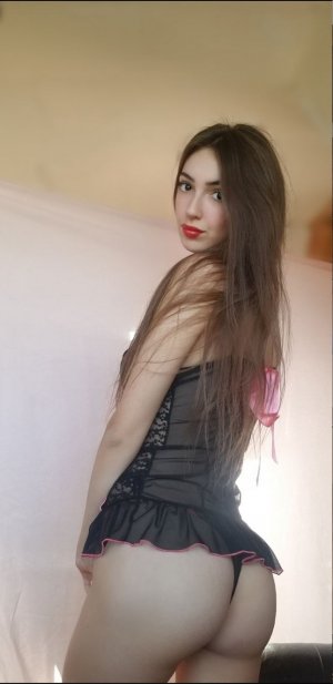 Coral Larsen Photo #141