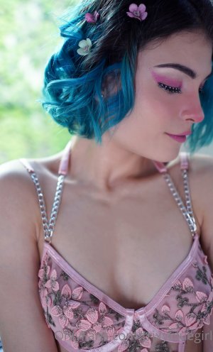 Trixy Blue Photo #13