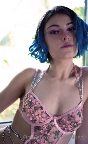 Trixy Blue Photo #28