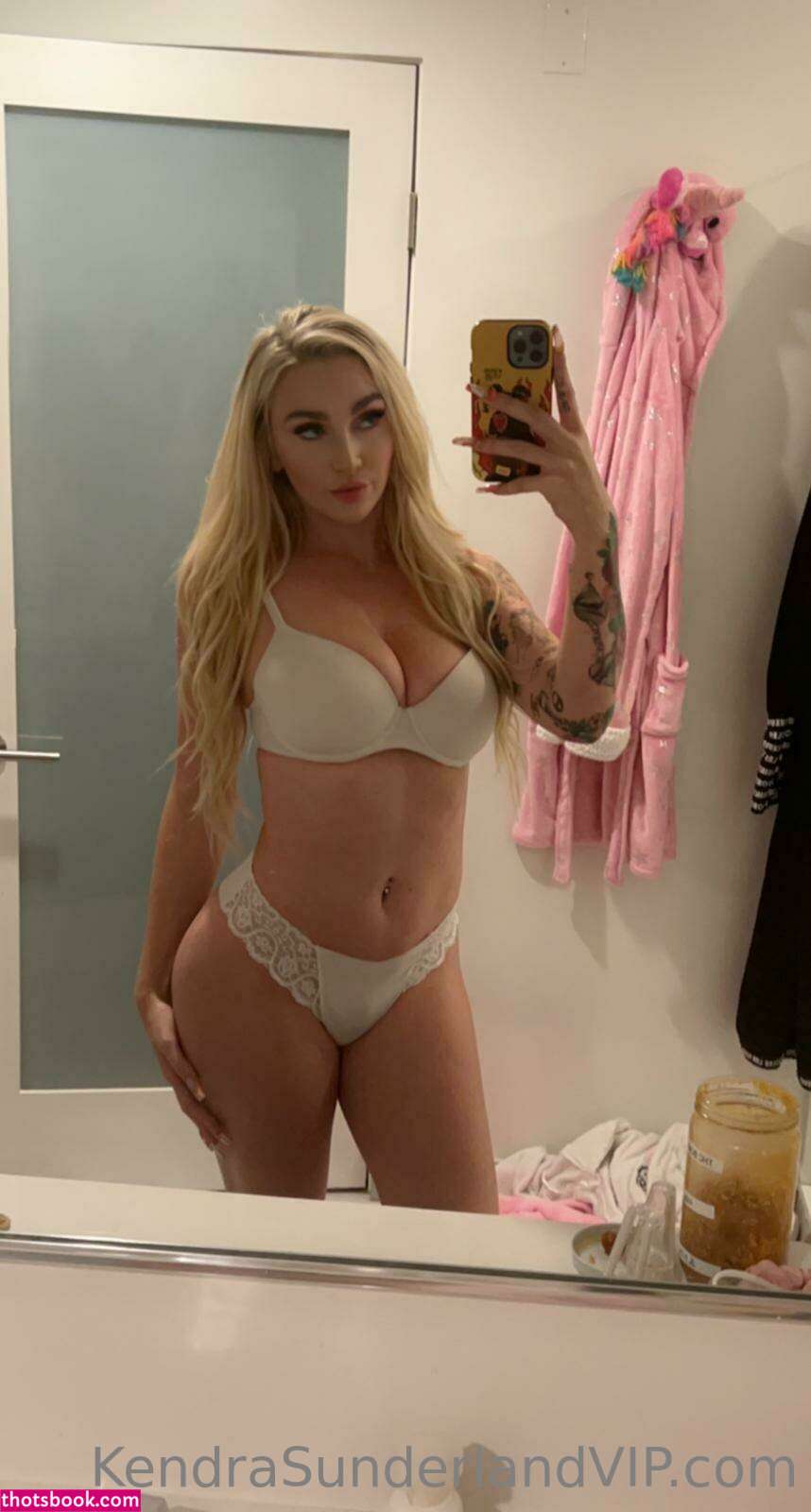 Kendra Sunderland Photo #33