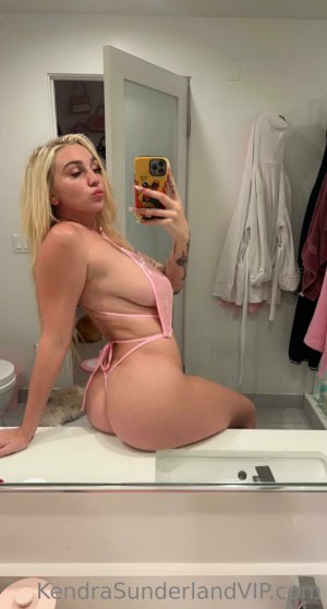 Kendra Sunderland Photo #40