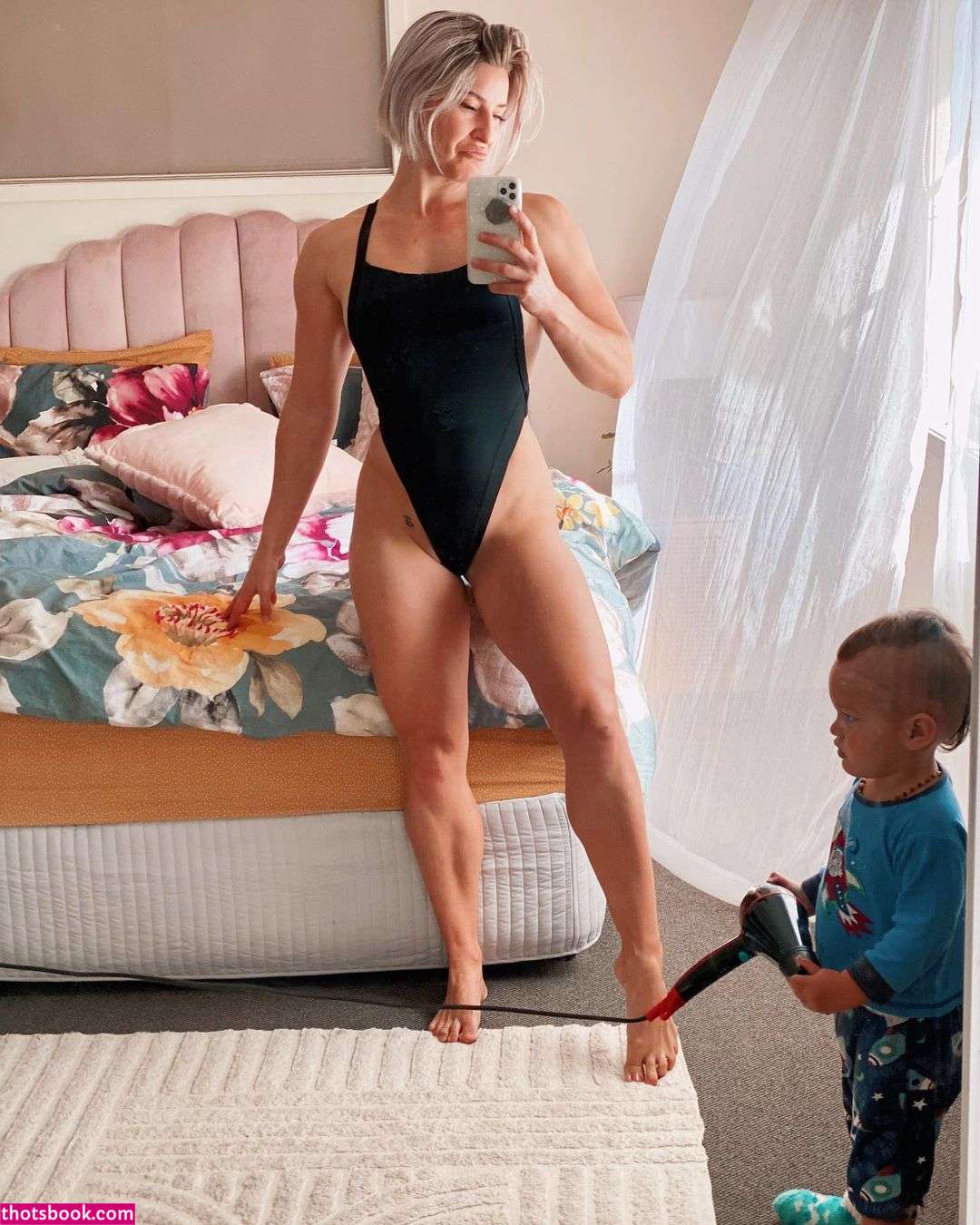 Squatsn Curves Photo #86