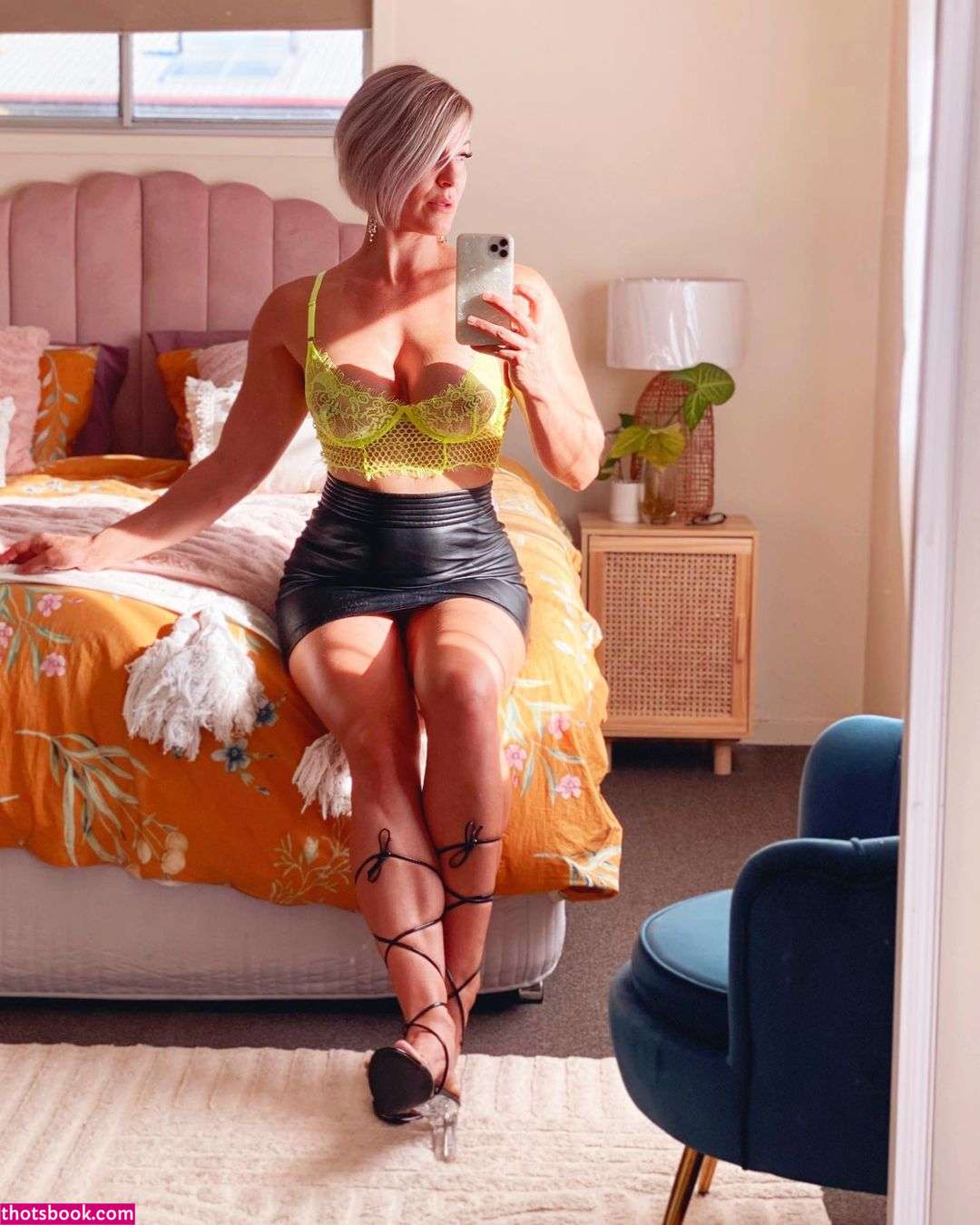 Squatsn Curves Photo #119