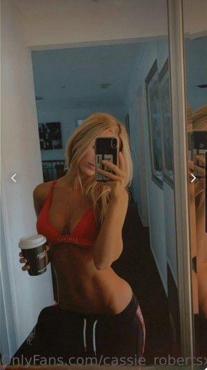 Chloe Roberts Photo #3