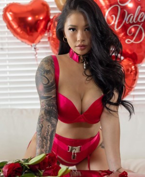 Lovely Linda Photo #77