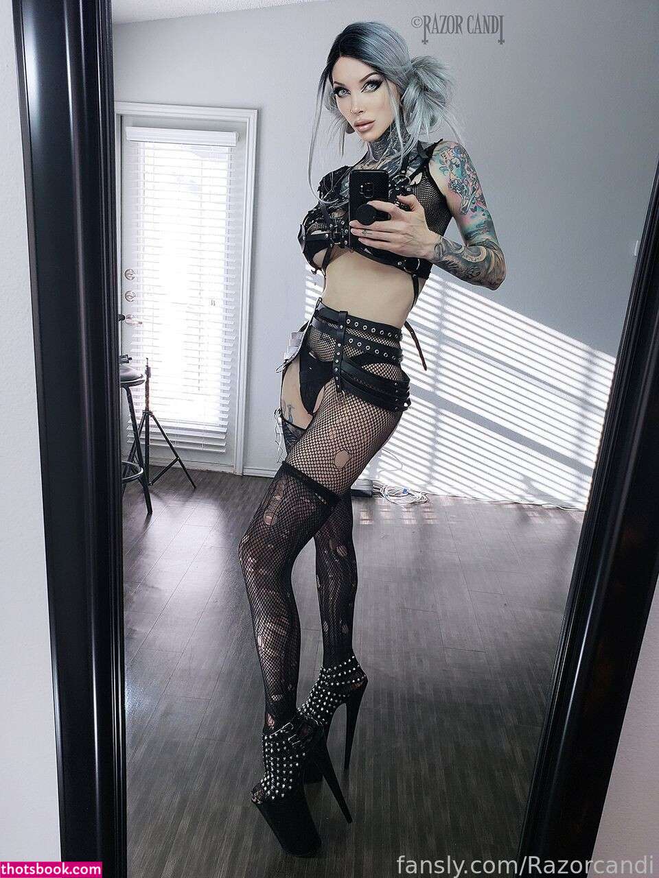 Razor Candi Photo #128