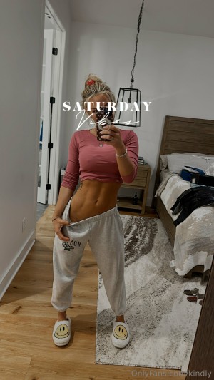 Kindly Myers Photo #336