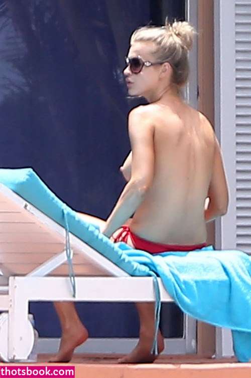 Joanna Krupa Photo #24