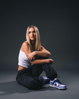 Emma Welyki Photo #27