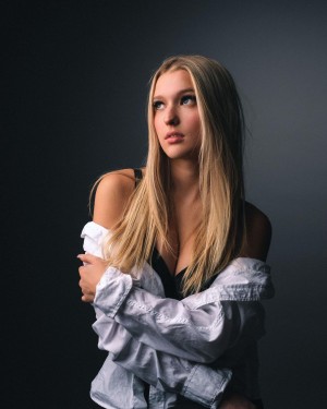 Emma Welyki Photo #28