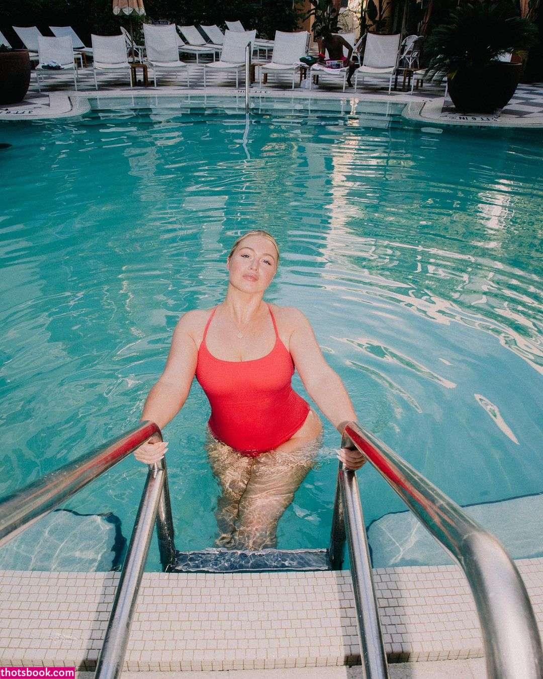 Iskra Lawrence Photo #4