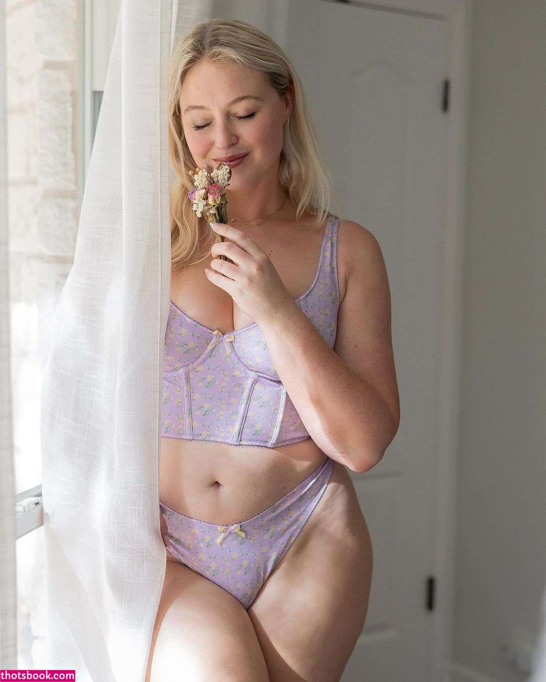 Iskra Lawrence Photo #12