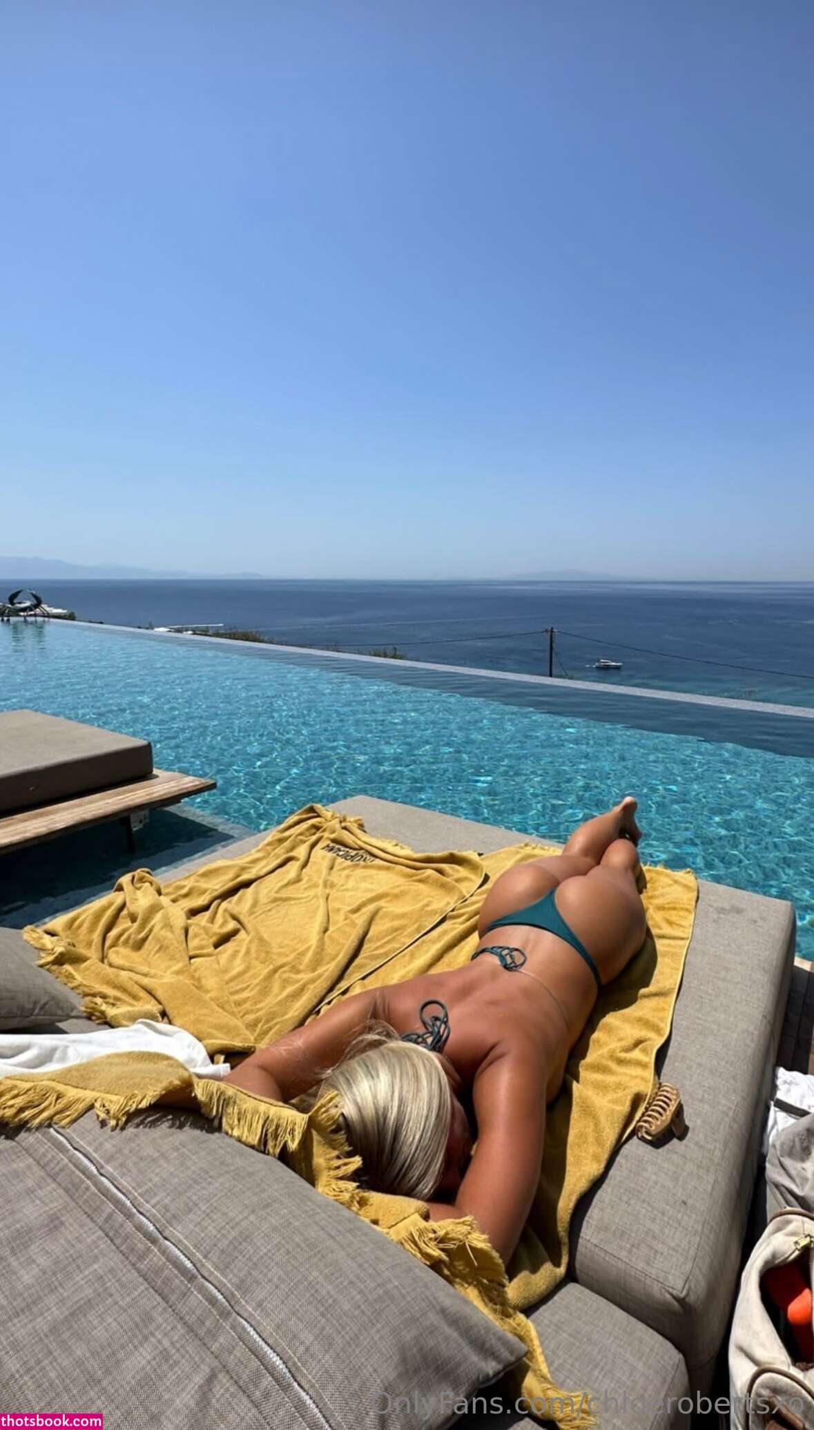 Chloe Roberts Photo #540574