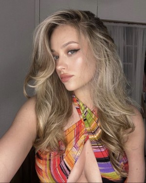 Abby Huxley Photo #9