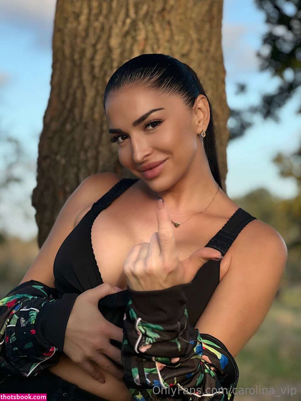 Caroline ASMR Photo #5